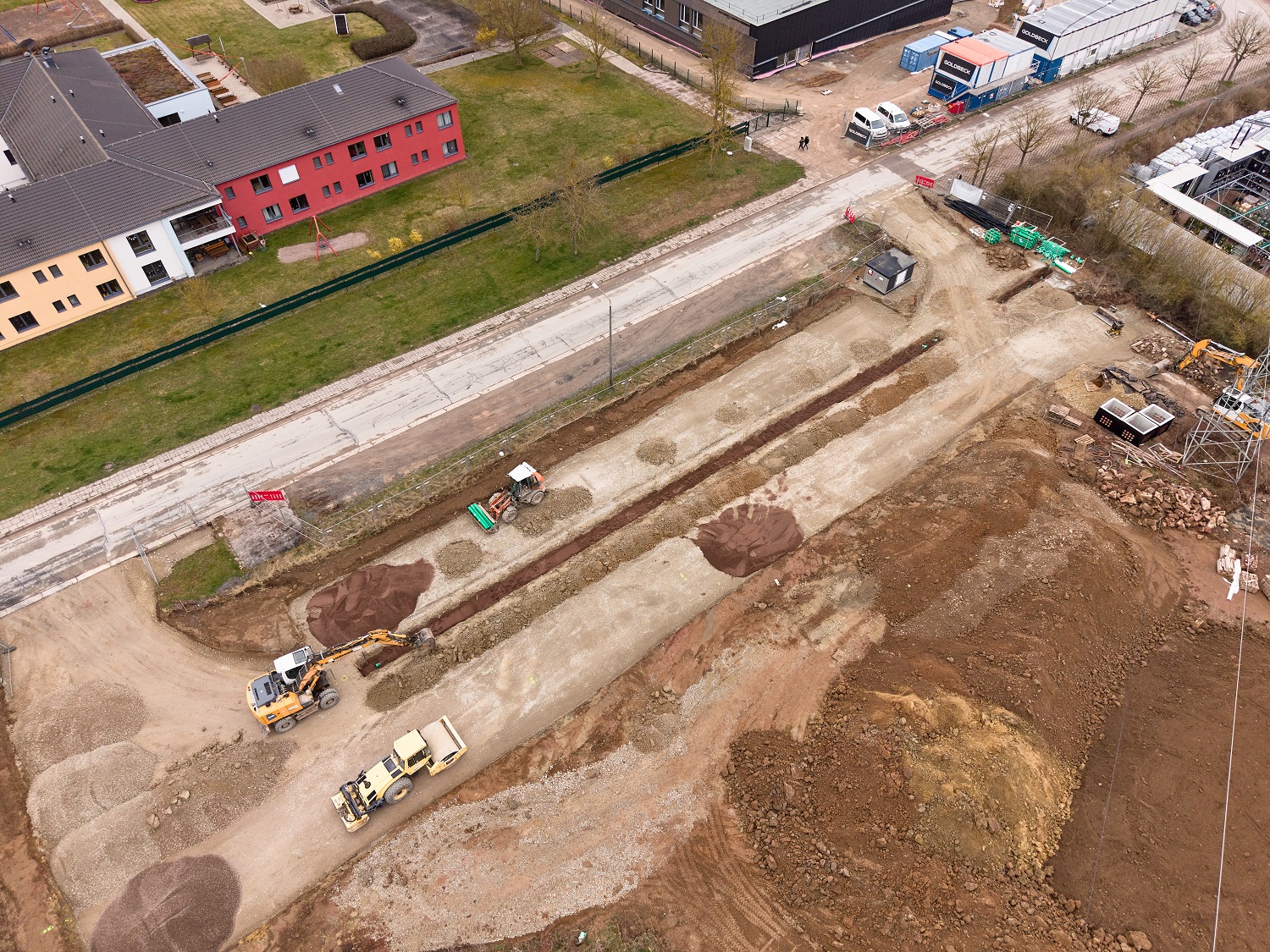 	Baustellenfahrzeuge von oben planieren Erde