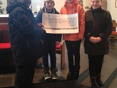 9.000 EURO anBischof aus Uganda überreicht 