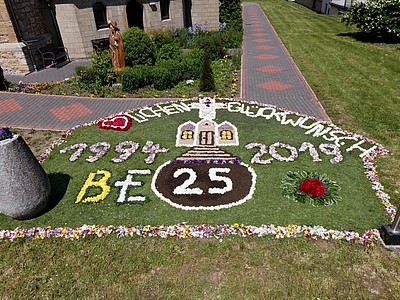 Bunter Blumenteppich zum Geburtstag