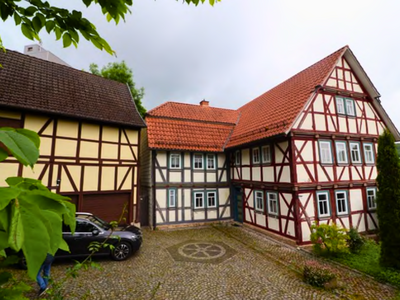 Pfarrhaus mit Scheune und Pfarrgarten in Lengenfeld unterm Stein