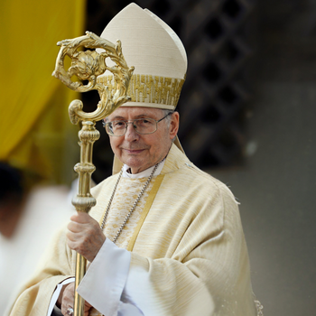 	Bischof Wanke mit Mitra und Stab