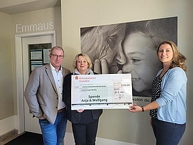 Brautpaar teilt Geldgeschenk