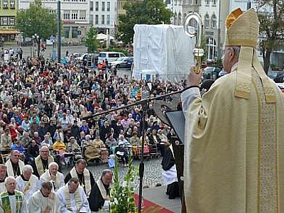 "Niemand darf sich auf Gott berufen, wer zu Krieg und Mord aufruft"