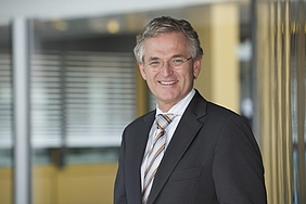 Moderne und traditionelle Schätze, die uns anrühren