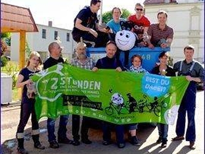 Pflastersteine verlegt, Sand geschaufelt und über 2.000 EUR Spendengelder gesammelt