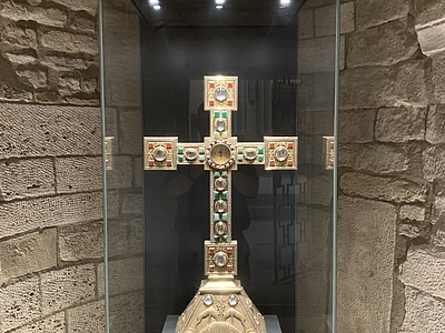 Das Kreuz auf dem Kopf