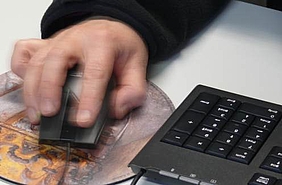 "Einloggen, anklicken, mitfeiern!"