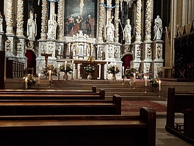 Erfurter Dom mit Hochaltar an Karfreitag