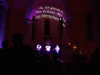 Ich glaub an den Erlöser, der zu uns Menschen kam