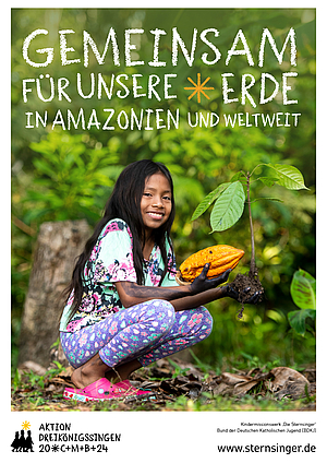 Mädchen mit einer Frucht in der Hand
